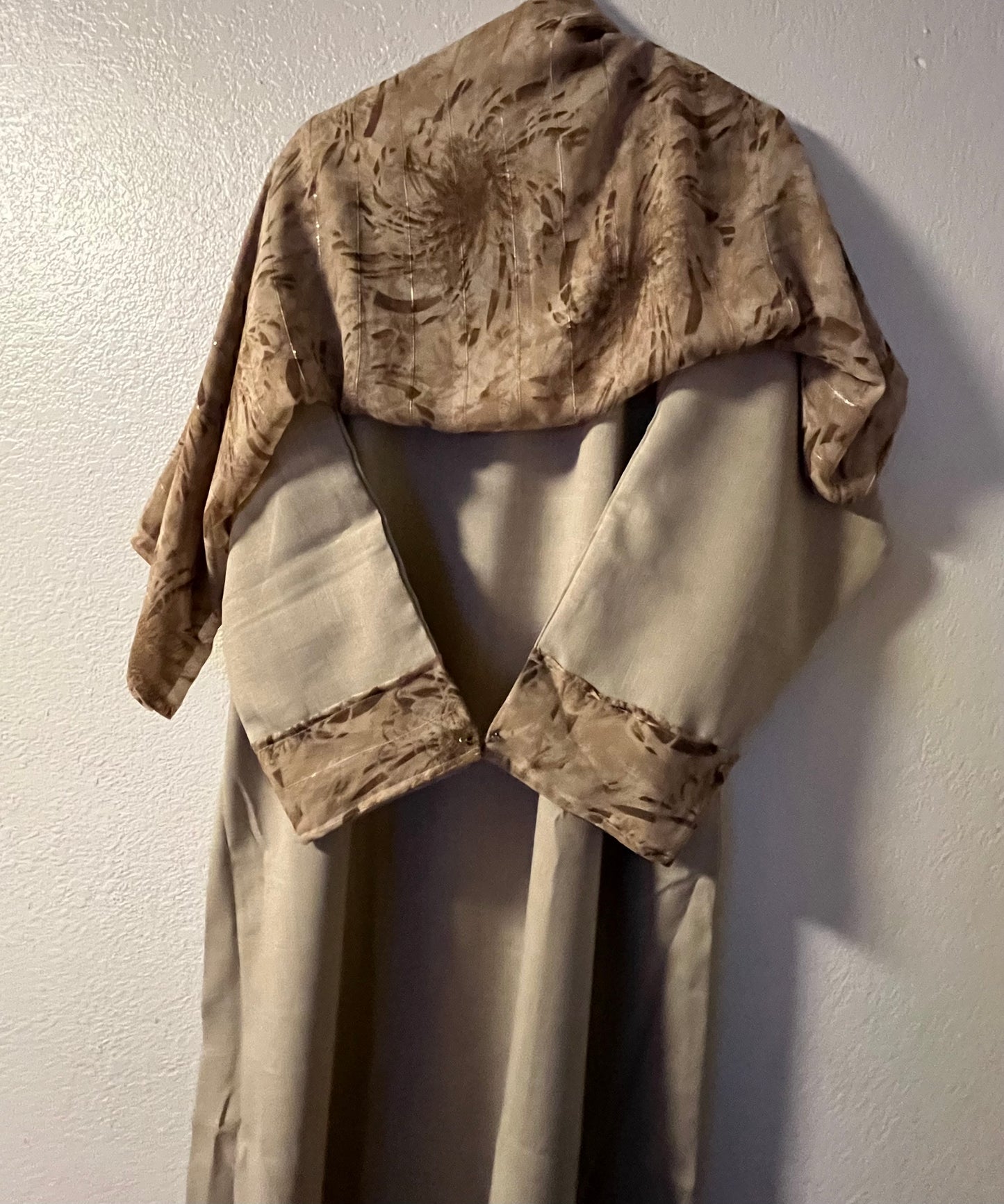 White & pattern beige matching dress & hijab set