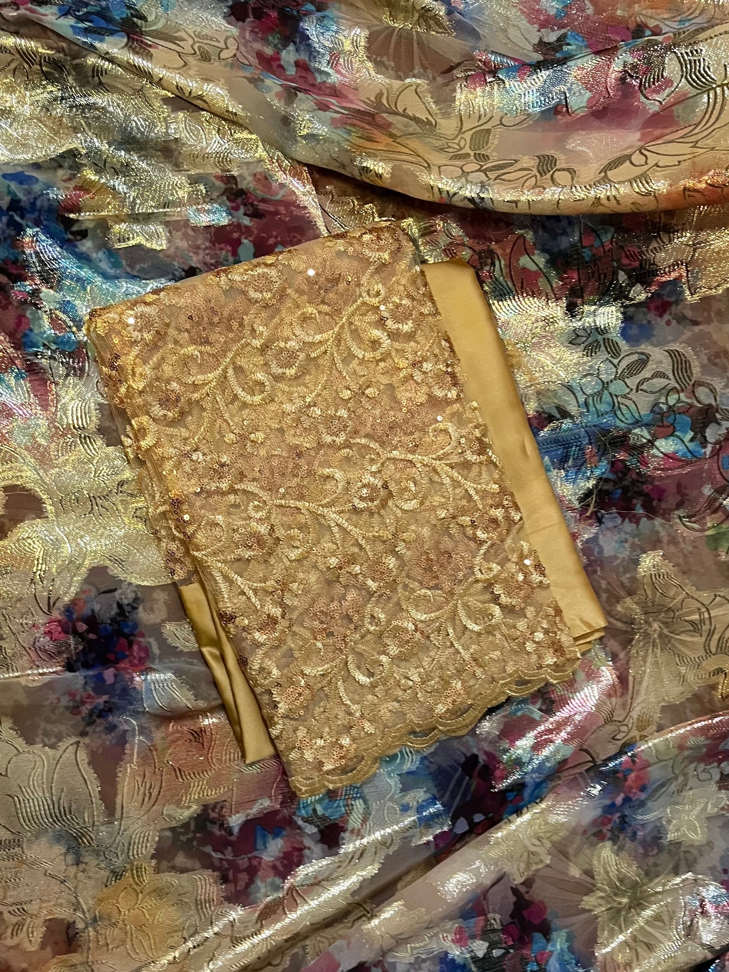 Golden blue Dirac set