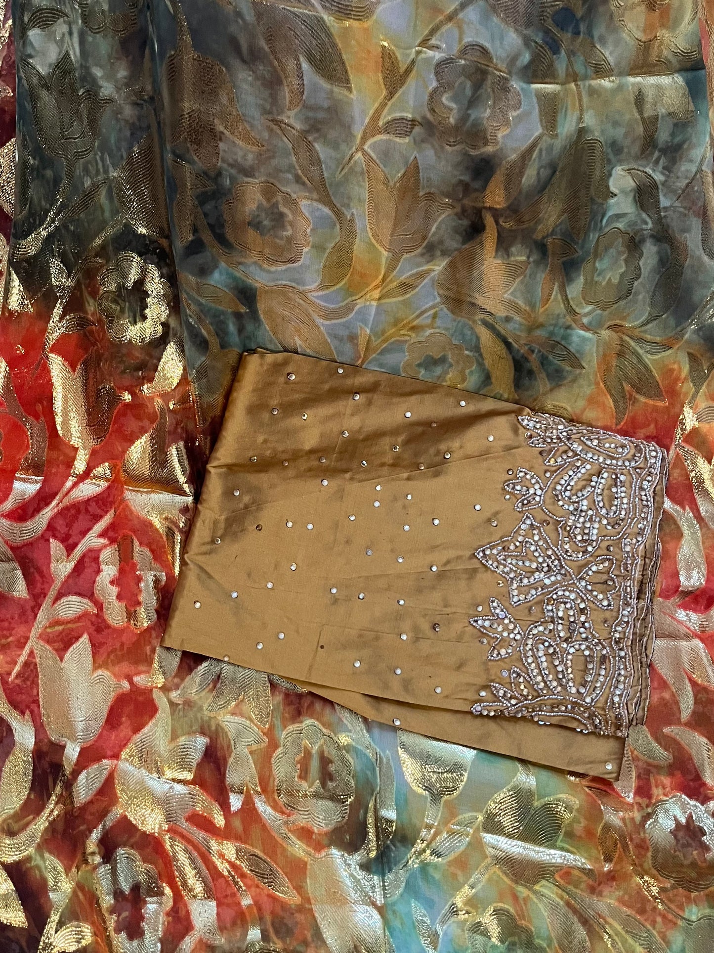 Fransawi pastel-colored traditional Dirac