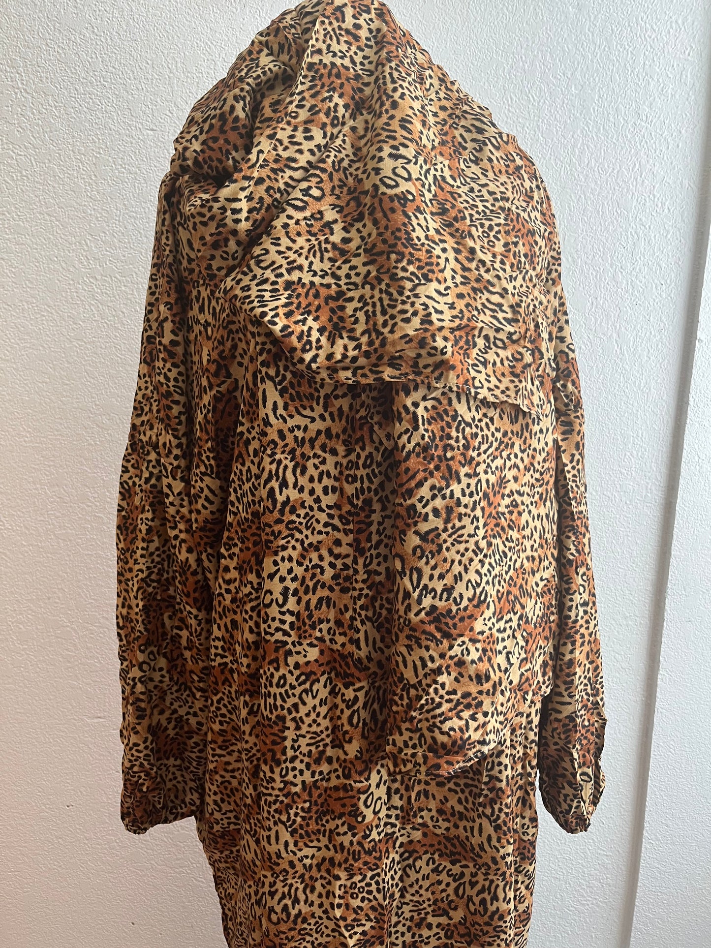 Radiant light cheetah prayer set