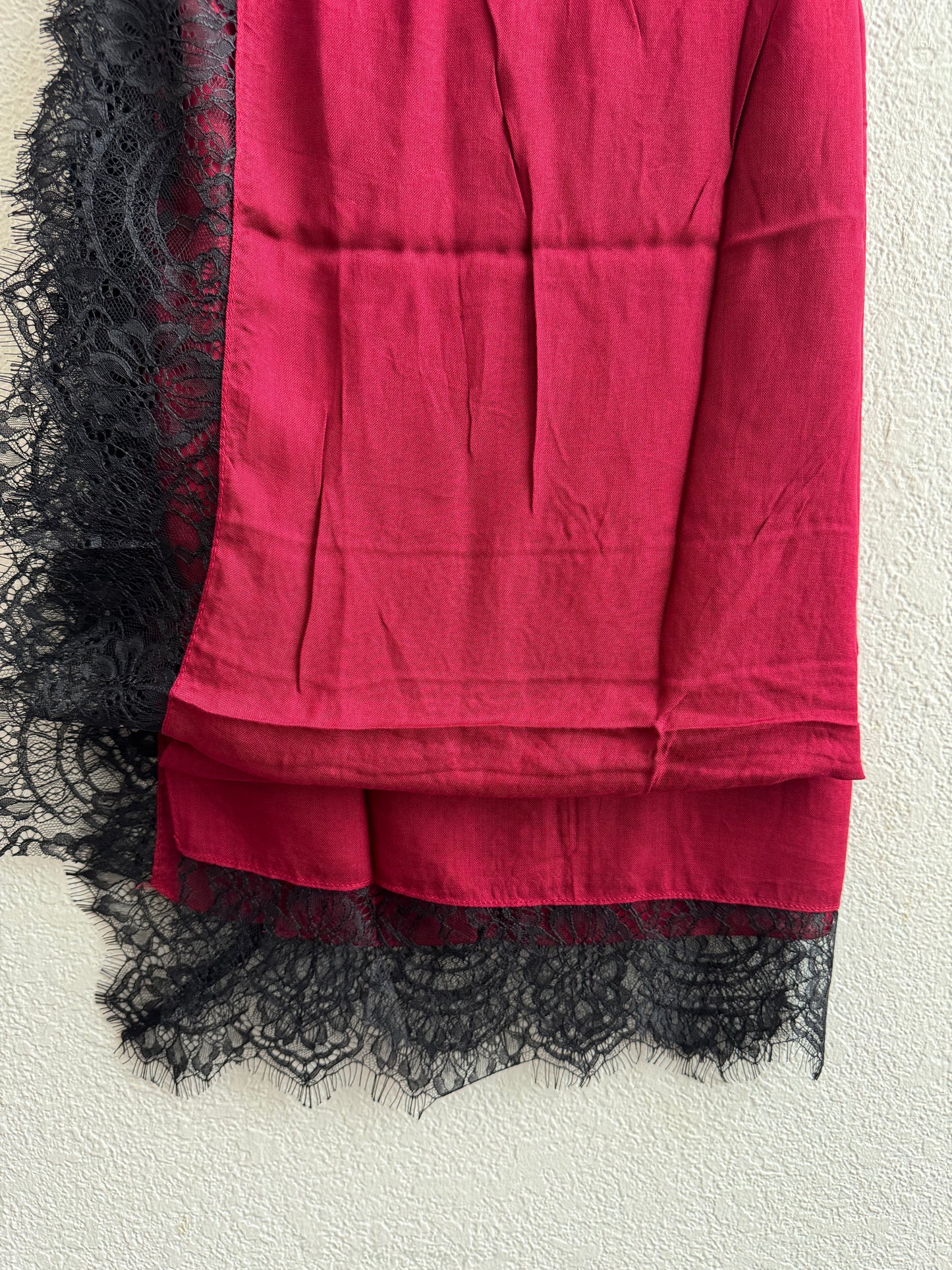 Crimson ZEYNAD lace modal